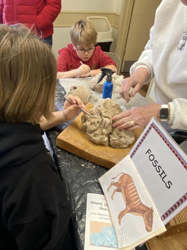Darlene Pasquini's paleontology demonstration.